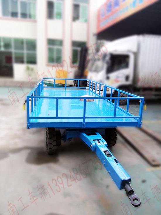 6吨华亿(中国)护栏型牵引拖车