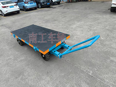 3吨小型华亿(中国) 还橡胶垫工具车I.jpg