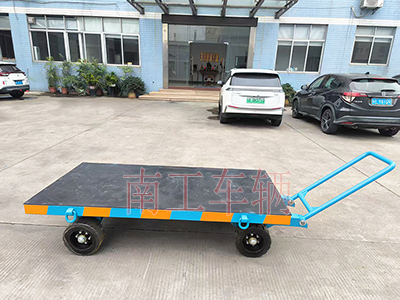 3吨小型华亿(中国) 带橡胶垫工具车2I.jpg